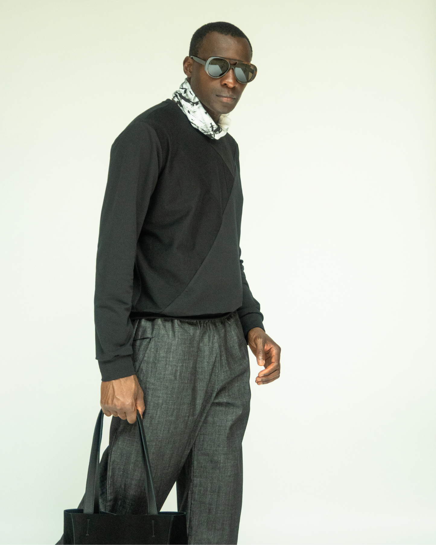 CRYSTAL Sweatshirt - Pure Black