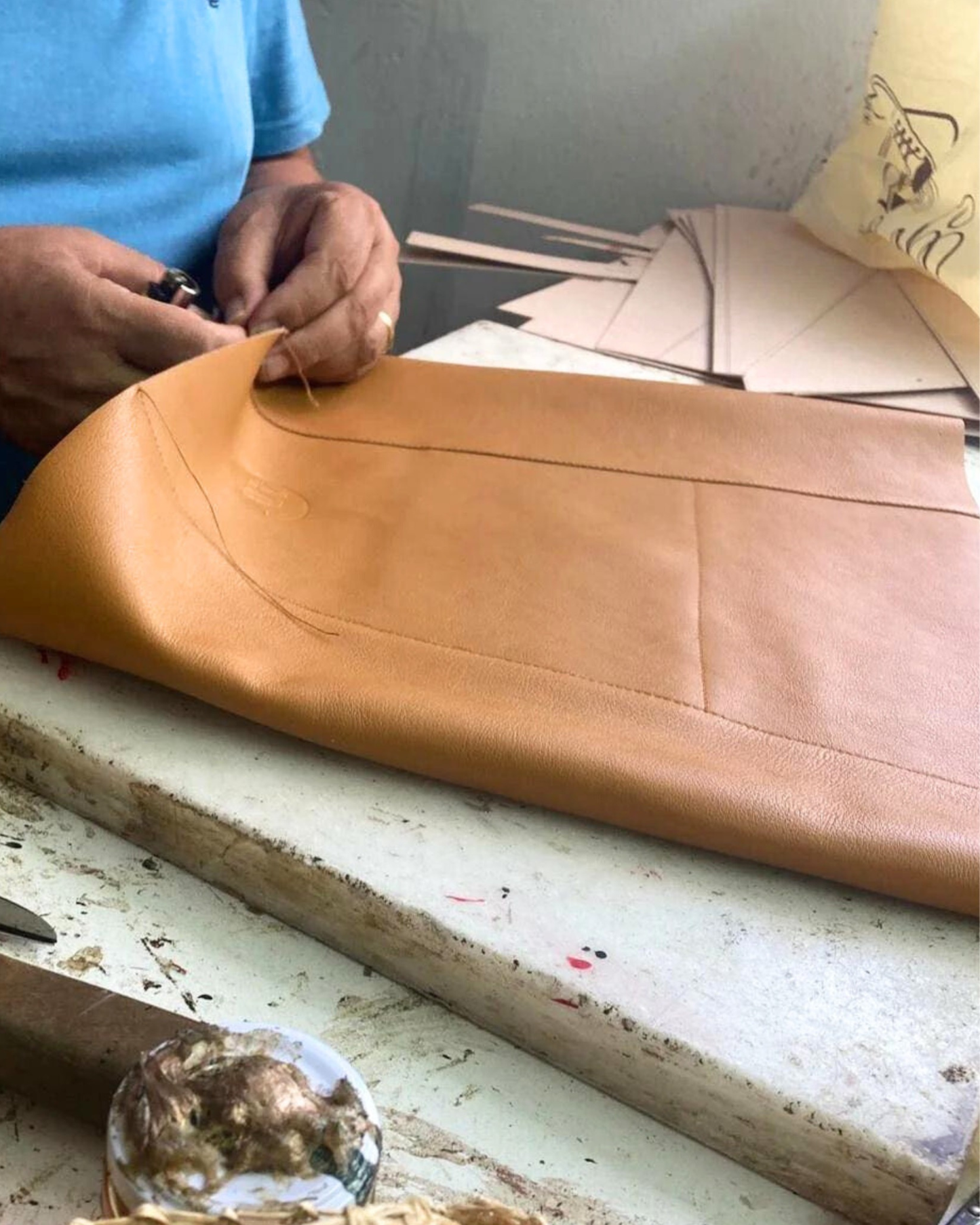 AW Signature PREMIUM Bag - Dark Honey